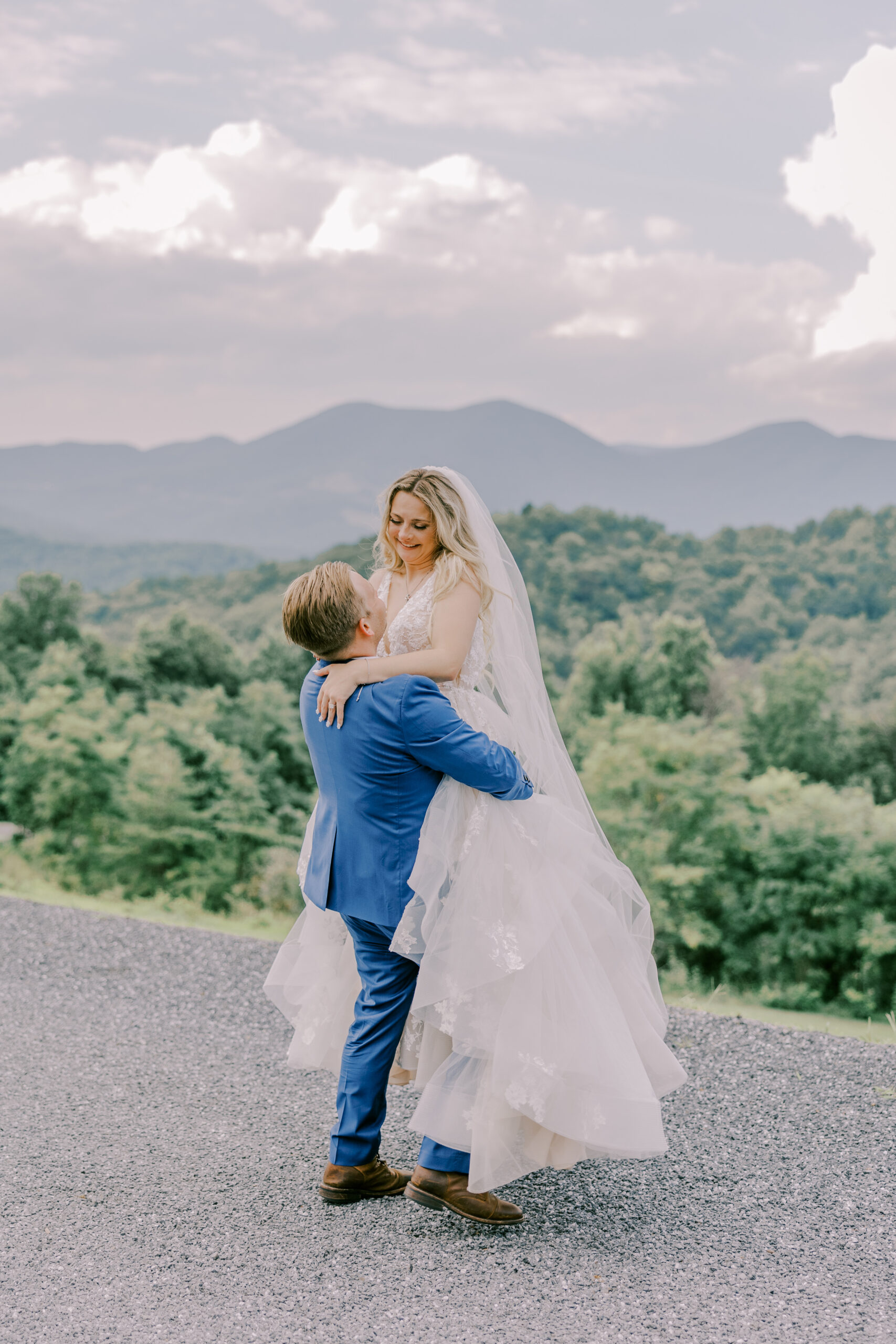 House Mountain Inn wedding photos