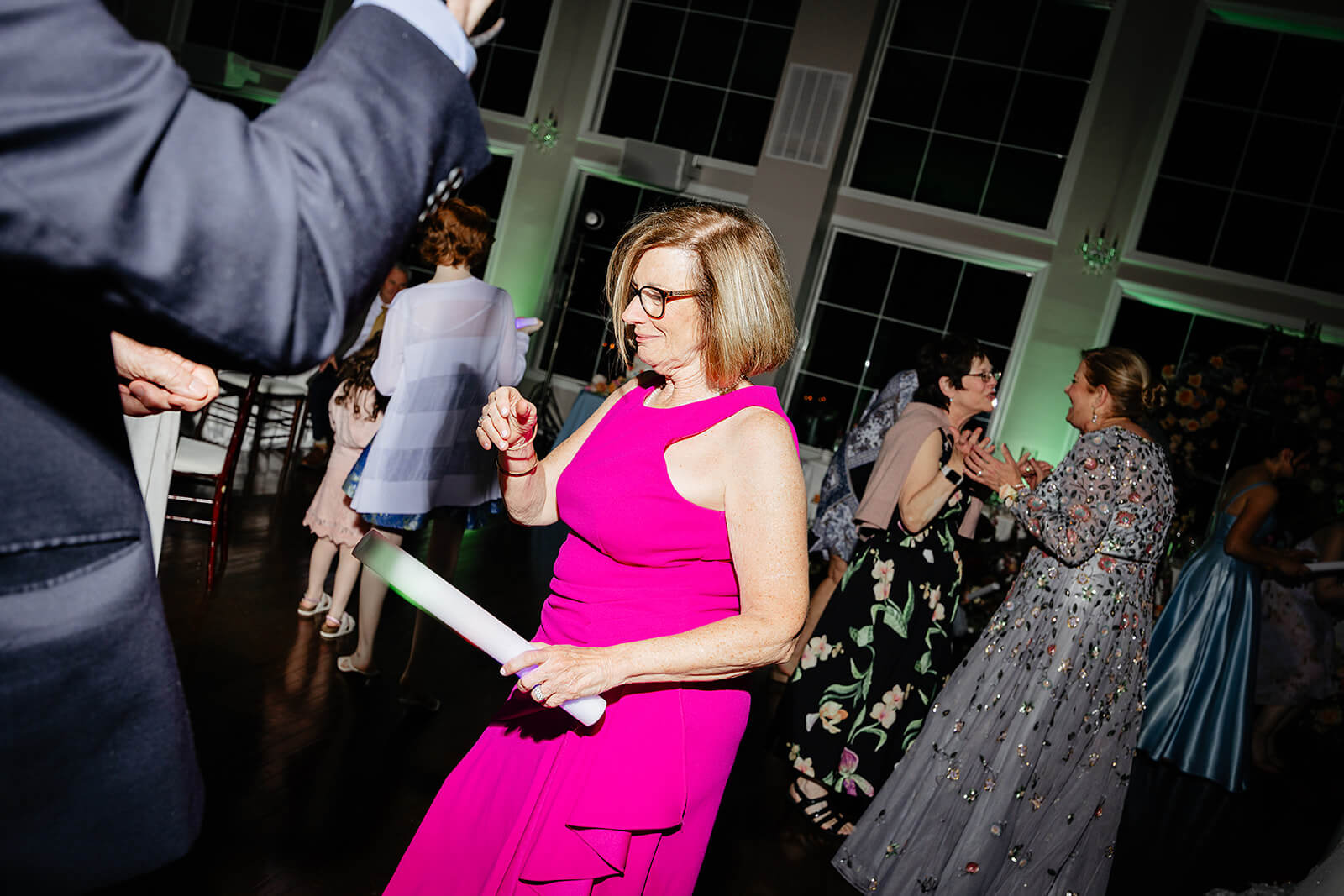 Poplar Springs Manor Spring Wedding Photography 43 guest in bright pink dress dancing on the dance floor
