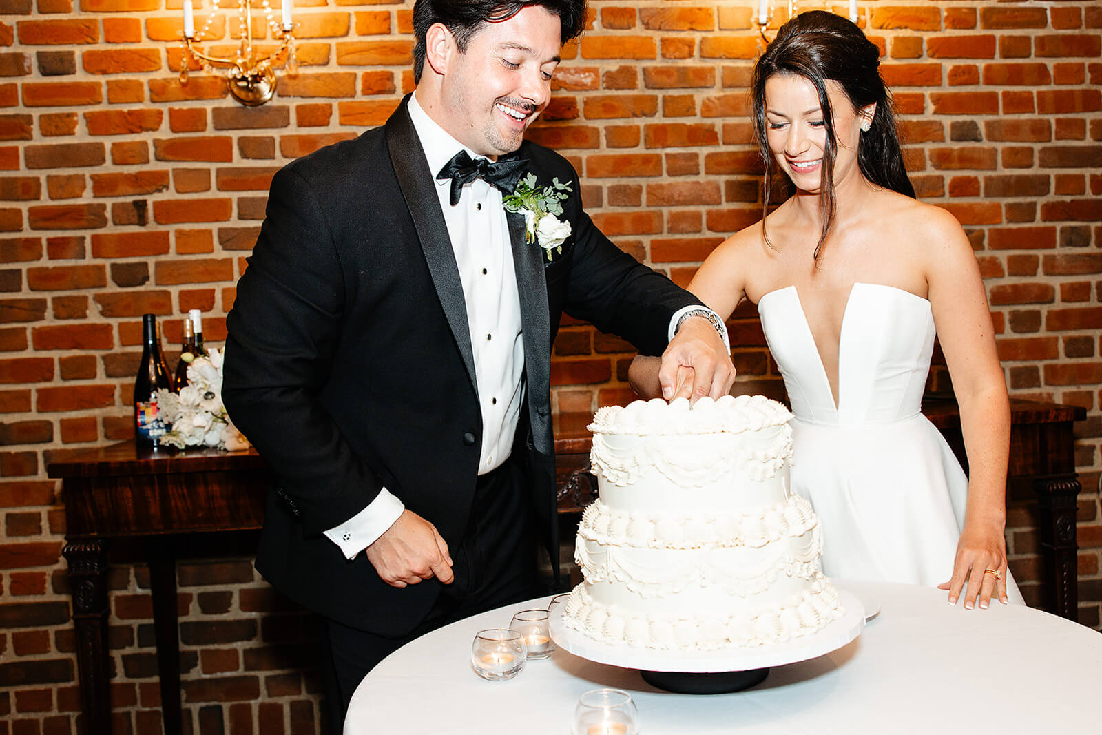 Estate at River Run Summer Wedding Photography 35 bride and groom cutting their all white wedding cake
