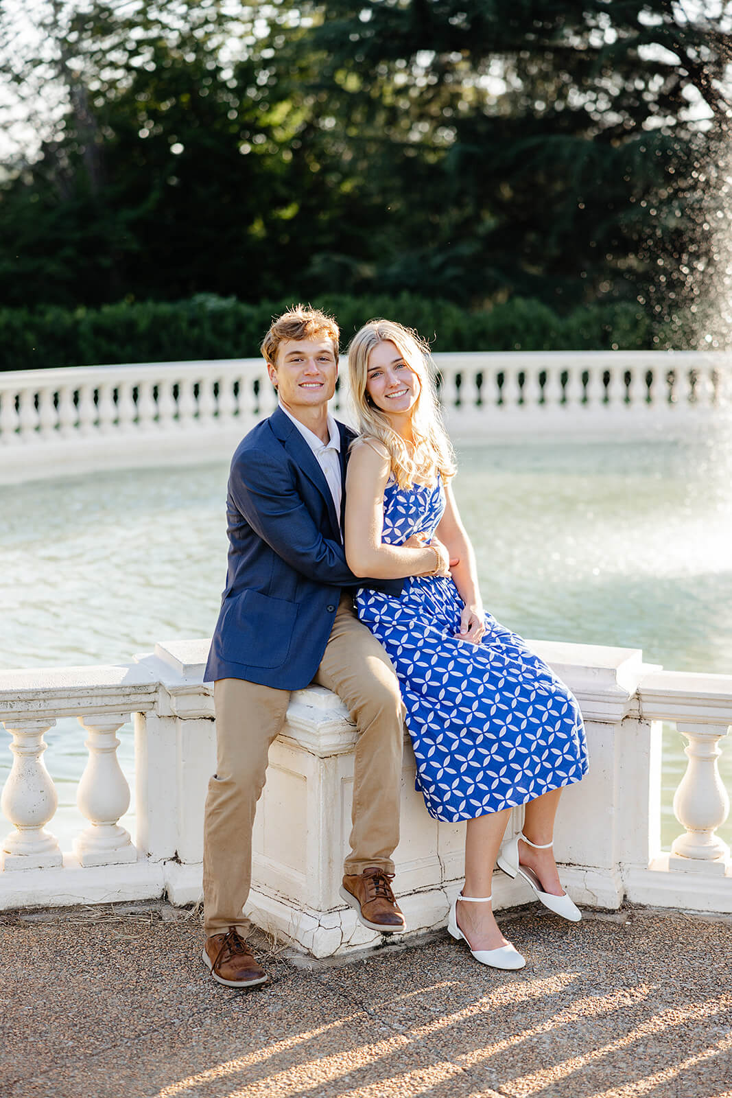 Maymont Summer Engagement Photography 17 couple sitting on edge of fountain